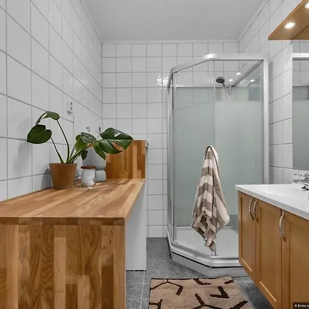 Cozy Terrace House With 3 Bedrooms And Parking Tromsø